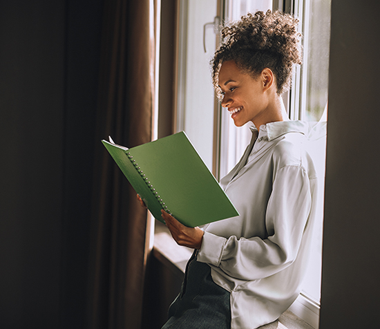 young-businesswoman-with-project-documentation-office-binding-printing